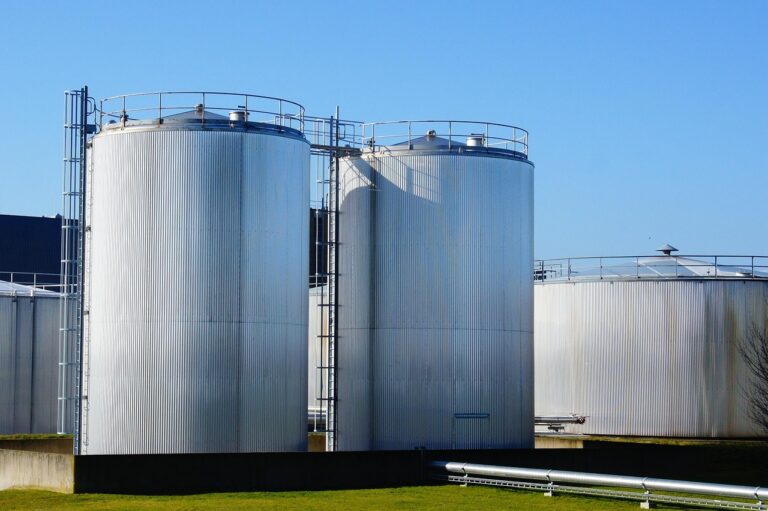 Fiberglass materials play an important role in the manufacturing of FRP storage tanks.